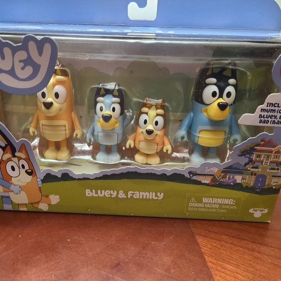 Bluey & Family Figures Bluey, Mum Chilli, Bingo, And Dad Bandit 4 Figure Set - Picture 1 of 4